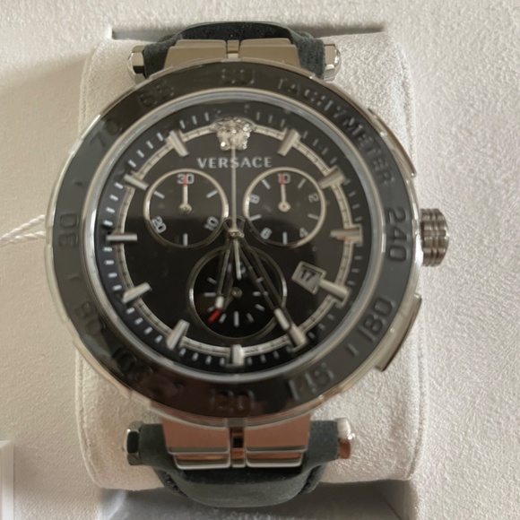 Versace m’en Watch - Picture 5 of 6